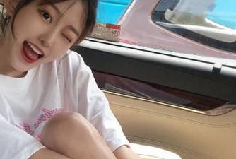 Feilin嗲囡囡 – 小蛮妖yummy清新的浴室写真原图，感受青春与美的碰撞