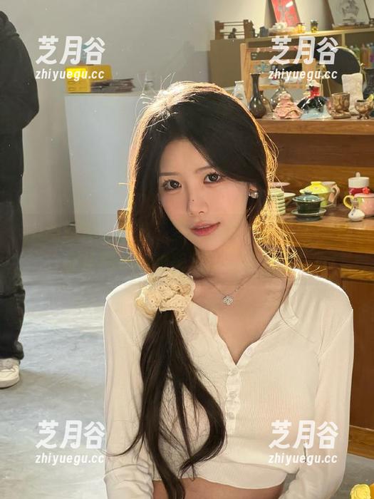 HuaYang花漾-朱可儿Flora HuaYang花漾 - 梦幻般的灰丝写真,朱可儿Flora的美图让心动绽放!