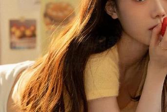 HuaYang花漾 – 分享绝美欧阳LuLu双马尾套图，感受时光流转的青春风情！