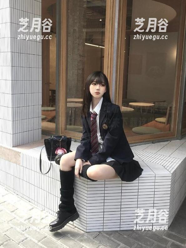 HuaYan花の颜 - 让谢芷馨Sindy泳装全集点燃你的夏日激情，快来下载这些动人的瞬间！
