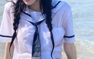 IMiss爱蜜社 – 张思允红裙写真全集：在红色旋律中绽放自我风采