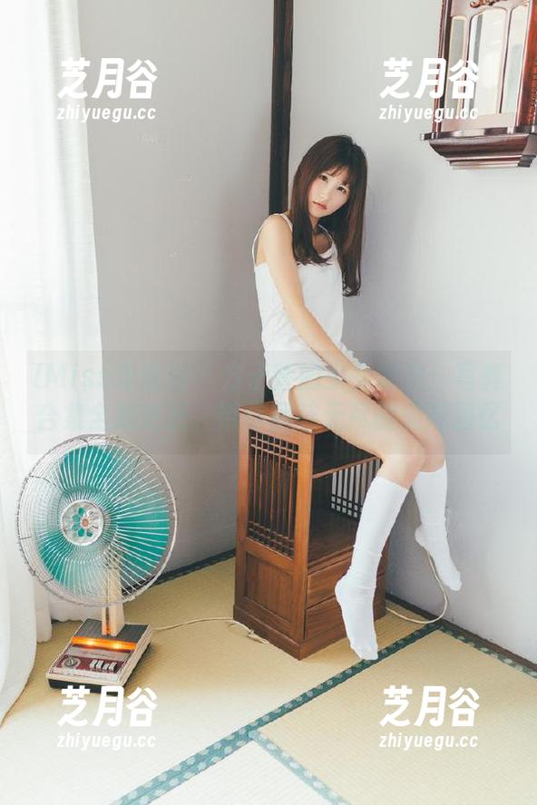 IMiss爱蜜社 - 方子萱的少女时光：写真合集全新更新，带你回味无尽的美好回忆