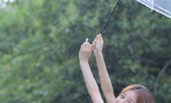 喵糖映画阳光宅女的甜美写真合集，分享悠闲时光的魅力