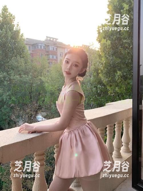 MiStar魅妍社-绯月樱_Cherry MiStar魅妍社 - 绯月樱_Cherry的女孩作品:原图捕捉那一瞬间的纯真与迷人