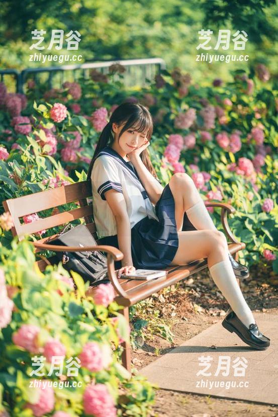 MintYe薄荷叶-何梦兮Stacy MintYe薄荷叶 - 高清旗袍写真,何梦兮Stacy带你领略传统服饰中的时尚新风潮