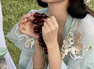 MussGirl慕丝女郎 – 精选套图：广州姐让你领略姐姐的多样风情与艺术气息