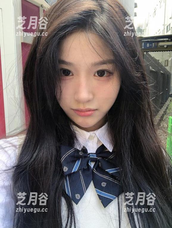 MussGirl慕丝女郎 慕丝女郎时尚写真合集,玩手机的瞬间绽放出青春的光彩