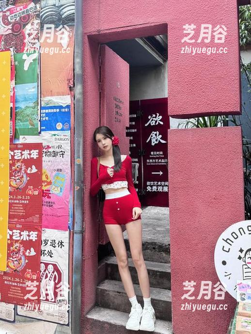 SiHua思话-伊一 SiHua思话 - 泳衣虽美,内心却是自嘲,伊一的写真资源带你领略真实!