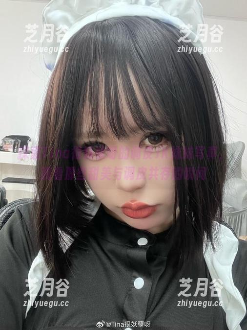 探索Tina很妖孽呀的调皮JK妹妹写真，观看那些甜美与调皮共存的瞬间