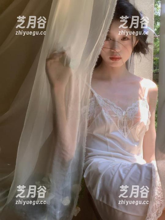 TouTiao头条女神-刘瑾希 TouTiao头条女神 - 写真盛宴:刘瑾希与她的作品《罗曼史》的梦幻碰撞