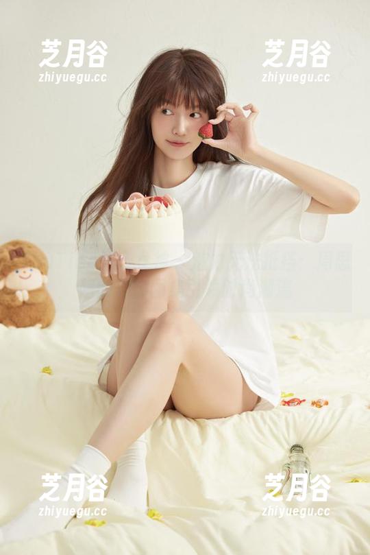TouTiao头条女神-周思超 TouTiao头条女神 - 魅力无法抵挡:周思超的美脚图集引领时尚潮流