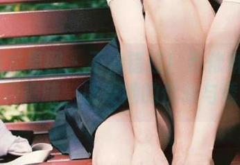 UGirls尤果网 – 不容错过！乔依琳黑丝图包免费揭晓，感受她的优雅与诱惑！