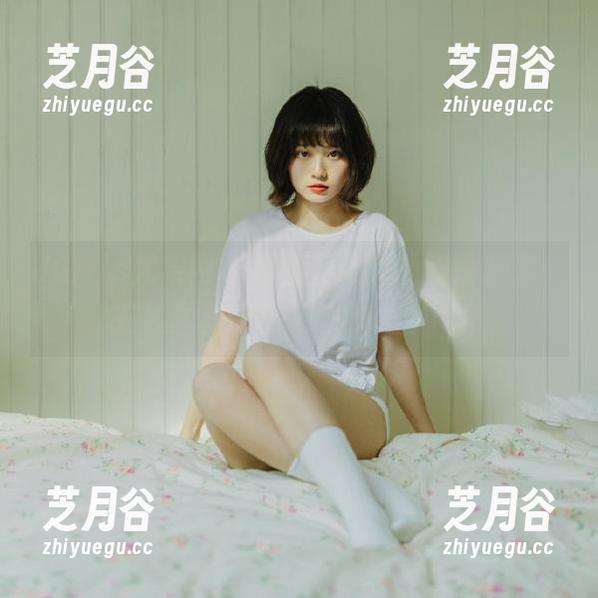 UGirls尤果网-乔依琳 UGirls尤果网 - 探索乔依琳的眼镜艺术,在线图片带你领略魅力瞬间!