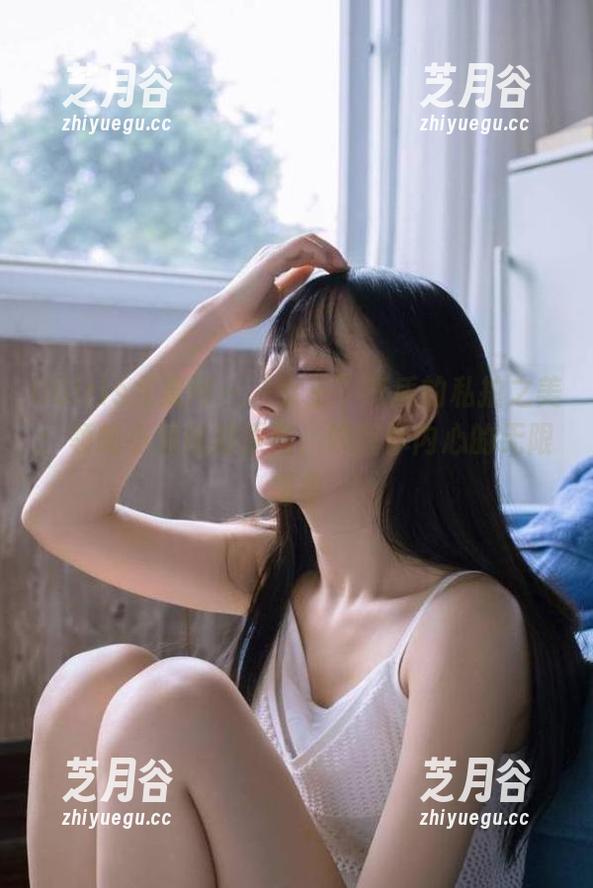 UGirls尤果网 - “女王”气质的私拍之美：领略小潘鼠的原图，唤醒你内心的无限想象