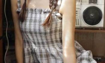 UGirls尤果网 – 布莱尔昆娜教室的照片原图，不小心上了课，心思全在她身上！