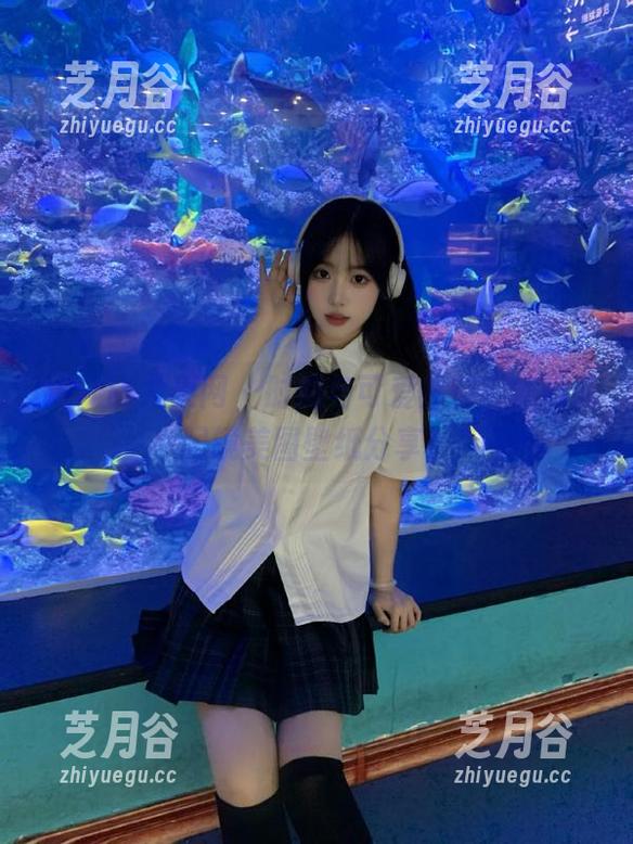UGirls尤果网-才可儿 UGirls尤果网 - 时尚与可爱并存,才可儿眼镜美图壁纸分享!