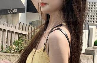UGirls尤果网 – 不可错过的职场时尚之选，立即下载赵佳琪职业装图包，展现出你的精致气质！