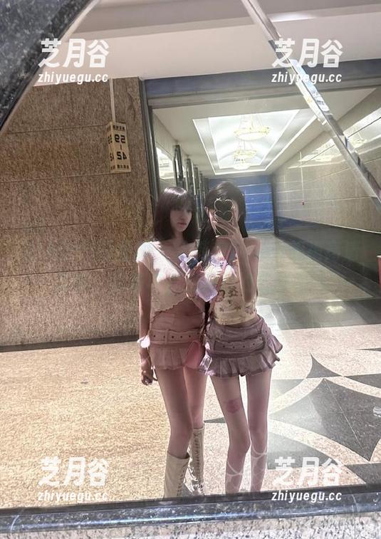 XIAOYU语画界-徐莉芝Booty XIAOYU语画界 - 徐莉芝Booty旗袍高清写真:优雅与魅惑并存的艺术展现