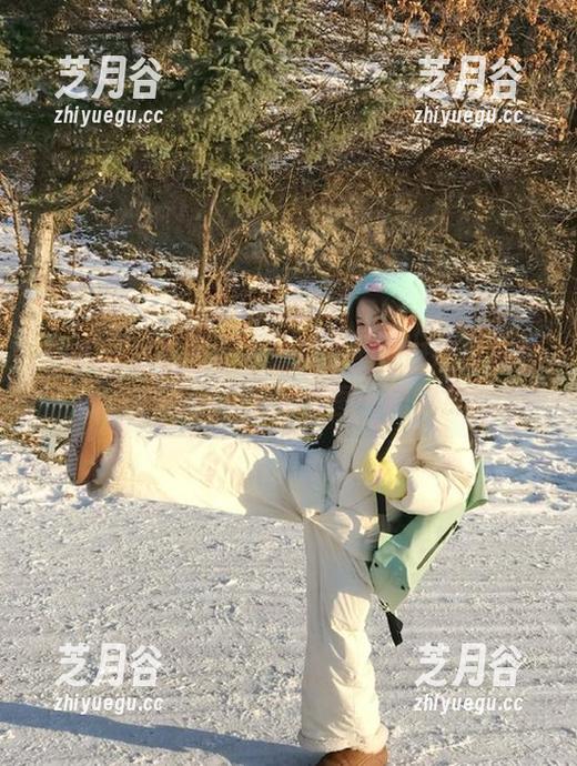 XIAOYU语画界-蜜桃酱 XIAOYU语画界 - 蜜桃酱的圣诞写真盛宴:连同原图与甜心套图一同欣赏!