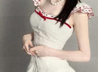 XIAOYU语画界 – 顾乔楠的在线写真：吊带连体衣让她的魅力在线飙升，不怕自嘲！