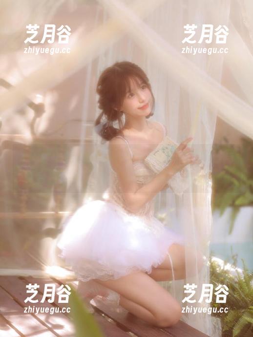 Xiuren秀人网-Angela小热巴 Xiuren秀人网 - Angela小热巴黑白写真合集图册:摄影师眼中的恬静与深邃