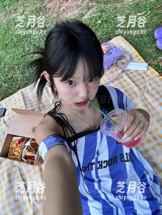 Xiuren秀人网 - Luffy菲菲户外高清写真，精美资源展示自然的壮丽与柔情