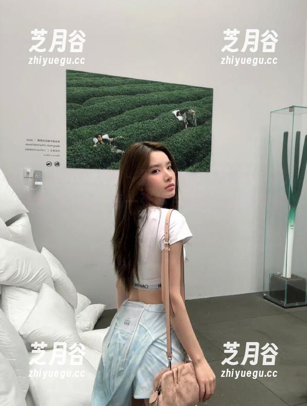 Xiuren秀人网-你的兔妹妹 Xiuren秀人网 - 最新你的兔妹妹少女风格写真揭秘:每一张照片都在诉说青春的故事