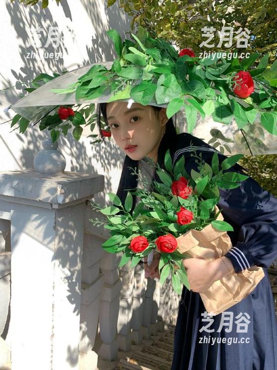 Xiuren秀人网 - 刘飞儿Faye教室写真在线展示，原图中藏着她的故事与灵感！