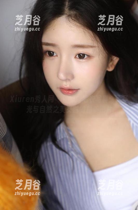 Xiuren秀人网-区静瑶 Xiuren秀人网 - 区静瑶毛衣写真:无圣光与自然之美交融的精美图片