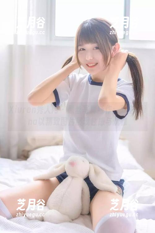 Xiuren秀人网-双笙Alina Xiuren秀人网 - 黑丝写真新作:双笙Alina以精致图片展现性感与优雅