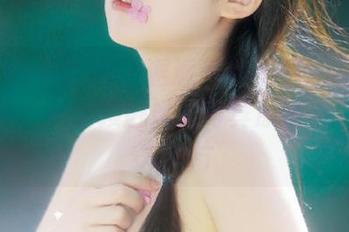 Xiuren秀人网 – 邂逅周美美alicia的长腿艺术：亲密接触她的写真原图与独特魅力图片