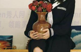 Xiuren秀人网 – 感受小泡芙winna的豹纹写真，领略美图中无与伦比的时尚与艺术交融之美