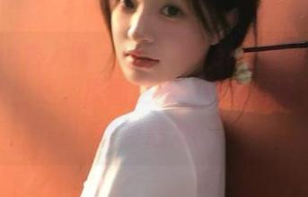 Xiuren秀人网 – 小海臀Rena性感比基尼写真集上线，原图更新，让你领略海边的清新魅力！