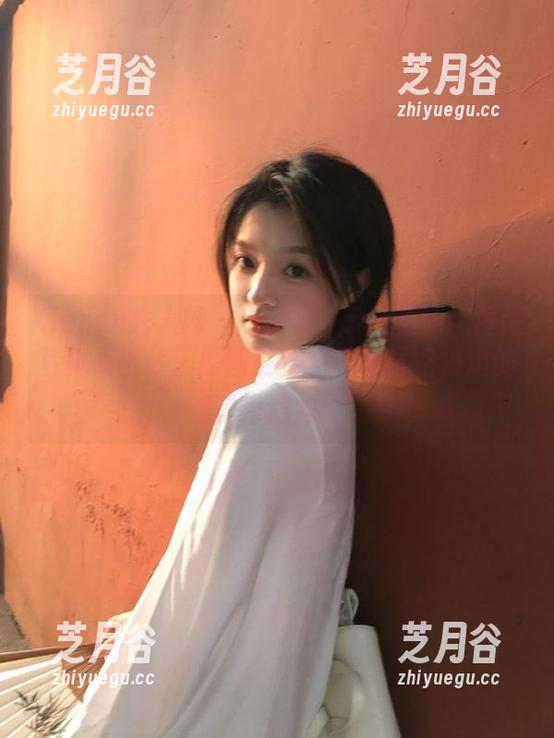 Xiuren秀人网 - 小海臀Rena性感比基尼写真集上线，原图更新，让你领略海边的清新魅力！