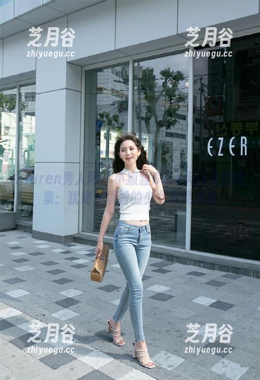 Xiuren秀人网-小狐狸Sica Xiuren秀人网 - 小狐狸Sica天台美图图集:犹如梦境般的少女心灵之旅