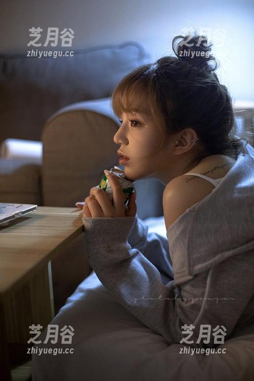 Xiuren秀人网 - 小芭乐校服系列最新作品集：一场关于青春的视觉盛宴，等你来欣赏！