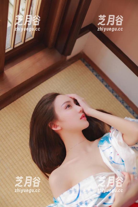 Xiuren秀人网-心妍小公主 Xiuren秀人网 - 心妍小公主魅力无限,性感西装熟女的完美美图与写真展现