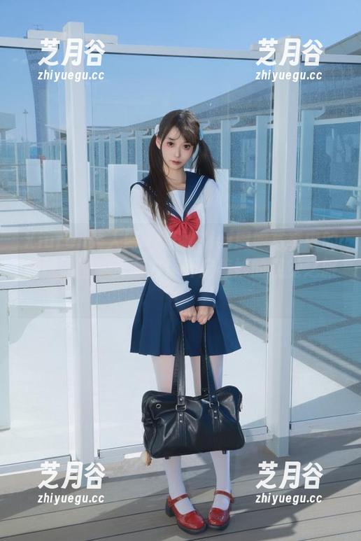 Xiuren秀人网 - 慧敏Vivi厨娘写真中的细腻原图，资源为你开启美妙的视觉之旅！