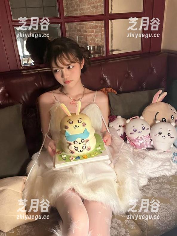 Xiuren秀人网-易阳Silvia Xiuren秀人网 - 牛仔裤资源大放送:易阳Silvia带你走进她的时尚摄影世界