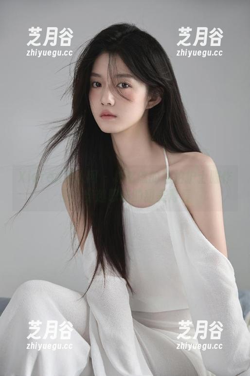 Xiuren秀人网 - 林悠悠的私拍护士服作品：穿越职场的甜美青春
