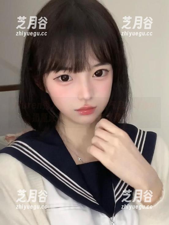 Xiuren秀人网-柚柚小奶瓶 Xiuren秀人网 - 感受夏日气息:柚柚小奶瓶泳池写真合集与极致原图