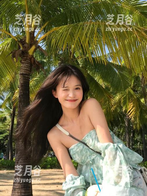 Xiuren秀人网 - 樱桃小阑子的双人写真：在线分享完美原图，为你的灵感注入新鲜活力！