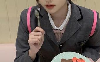 Xiuren秀人网 – 江淑影river私房系列合集：打破常规的剧情设定与美学之旅