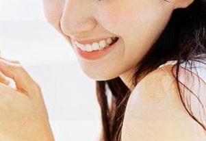 Xiuren秀人网 – 观看王雅姗是我精心打造的纯白写真合集，短暂逃离现实的完美之旅。