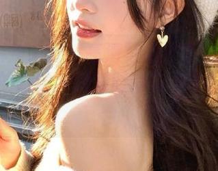 Xiuren秀人网 – 高清写真分享：琳琳ailin与她的眼镜，探索时尚与个性的完美结合