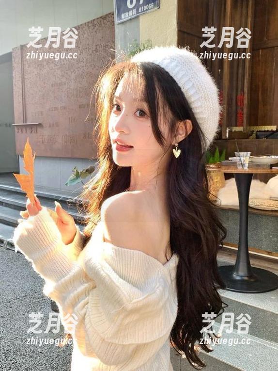 Xiuren秀人网-琳琳ailin Xiuren秀人网 - 高清写真分享:琳琳ailin与她的眼镜,探索时尚与个性的完美结合