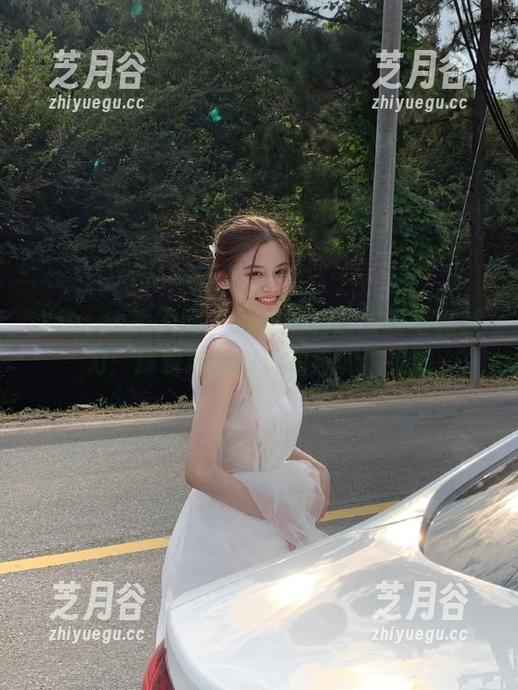 Xiuren秀人网-瑶啊摇的瑶 Xiuren秀人网 - 瑶啊摇的瑶眼镜写真魅力:探索丰富的资源与创作灵感
