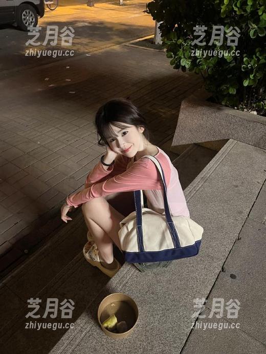 Xiuren秀人网-白笑笑 Xiuren秀人网 - 免费欣赏白笑笑双人写真,收集这些充满情感的照片吧!