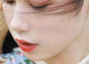 Xiuren秀人网 – 来！免费下载萌琪琪Irene短裙摄影套图，感受她优雅与可爱的完美结合。