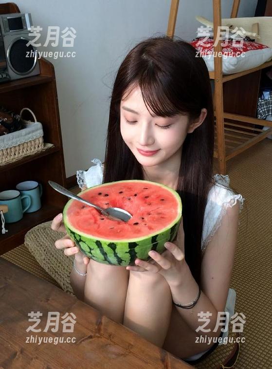 Xiuren秀人网-赵万灵 Xiuren秀人网 - 空姐赵万灵写真合集:展现职业与时尚的完美结合